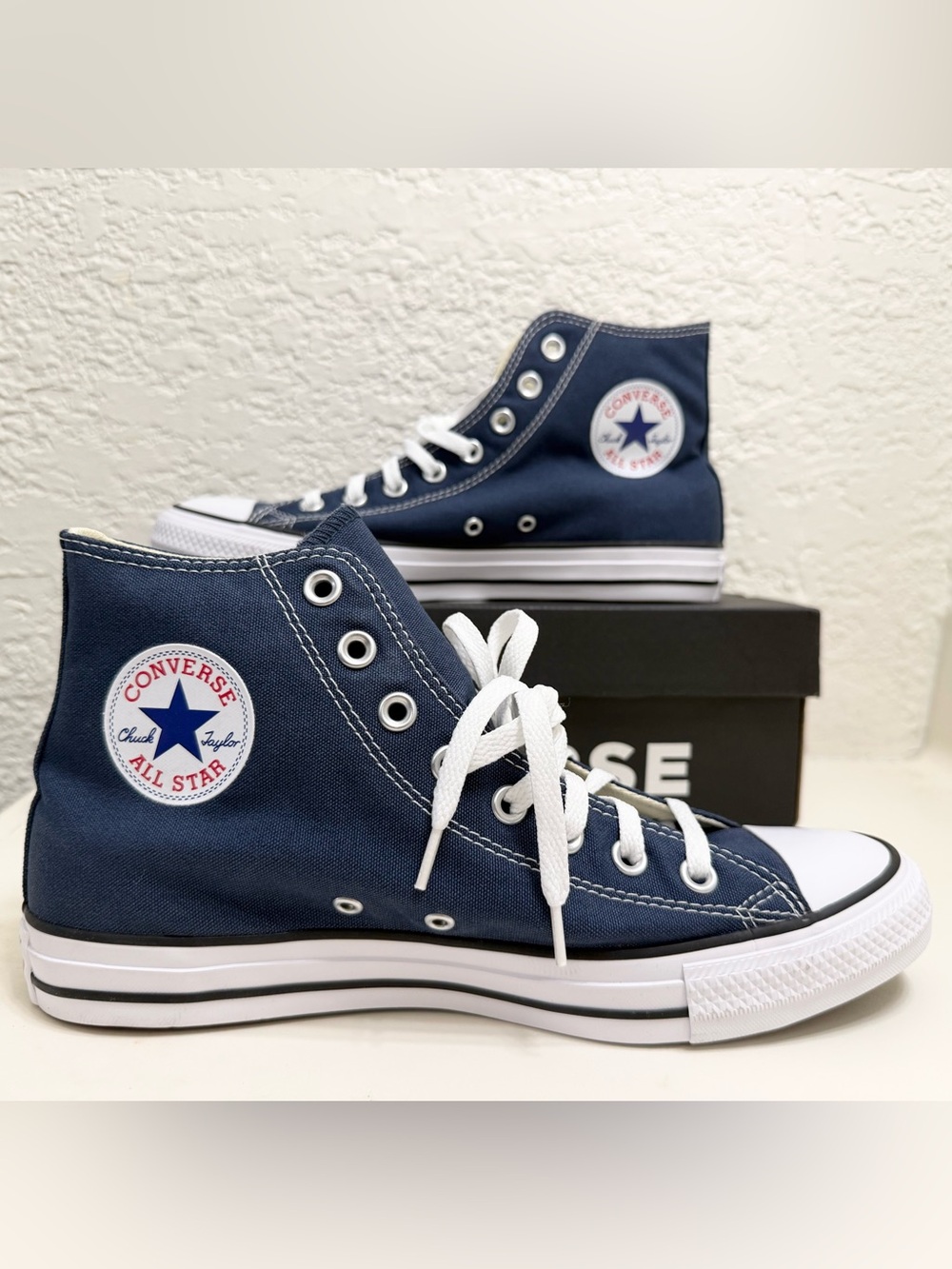 Converse High Top Sneakers in Navy Blue and White Mens 8.5 Women’s 10.5